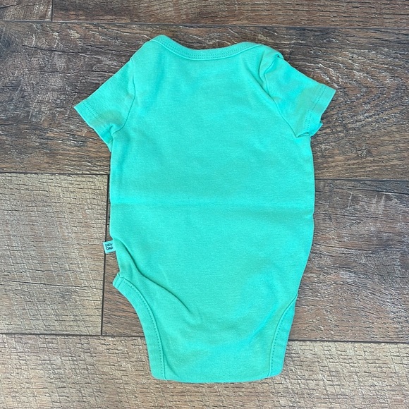 Baby Gap bodysuit - Picture 8 of 8